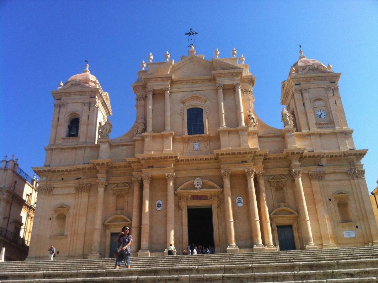 Love At First Sight Noto Exterior foto