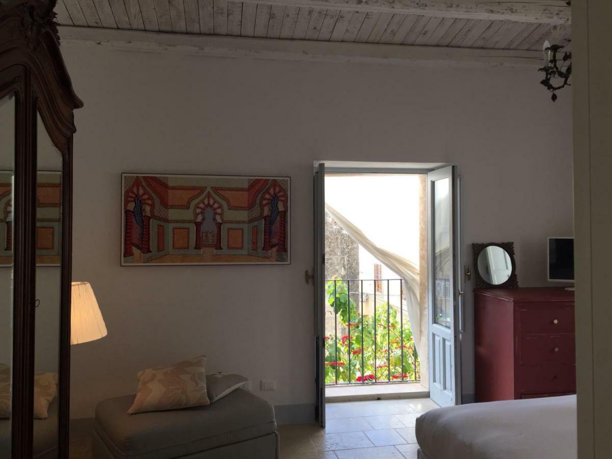 Love At First Sight Noto Exterior foto