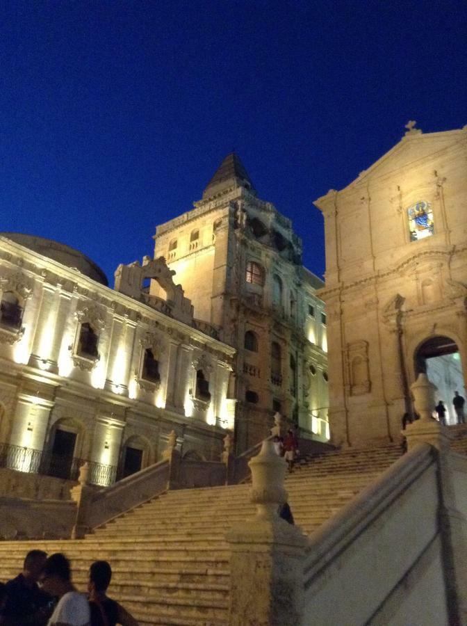 Love At First Sight Noto Exterior foto
