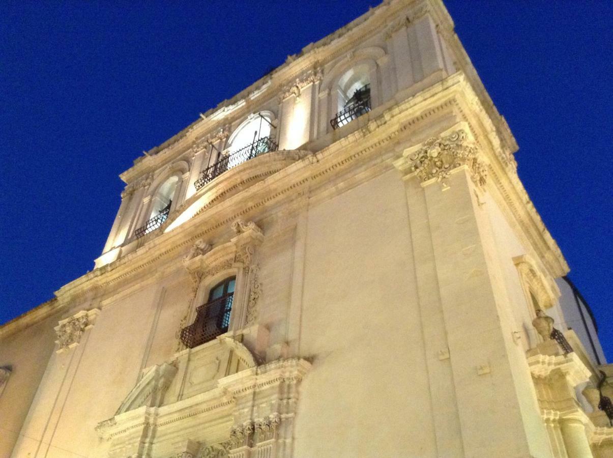 Love At First Sight Noto Exterior foto