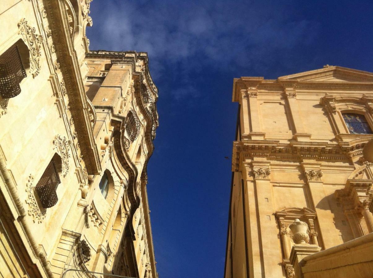 Love At First Sight Noto Exterior foto