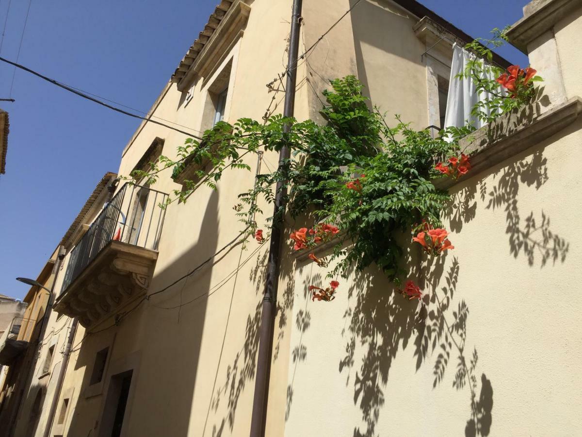 Love At First Sight Noto Exterior foto